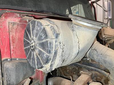 Volvo WIA Air Cleaner / Air Filter Housing