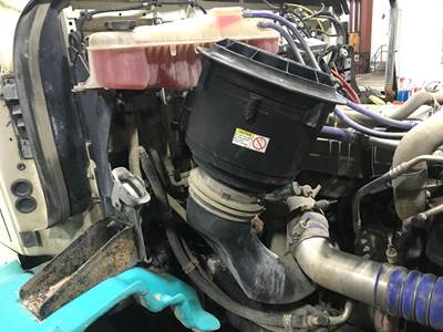 Western Star 4700 Air Cleaner / Air Filter Housing