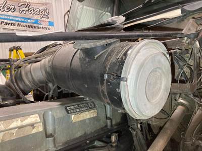 Western Star 4900EX Air Cleaner / Air Filter Housing for a Western Star 4900