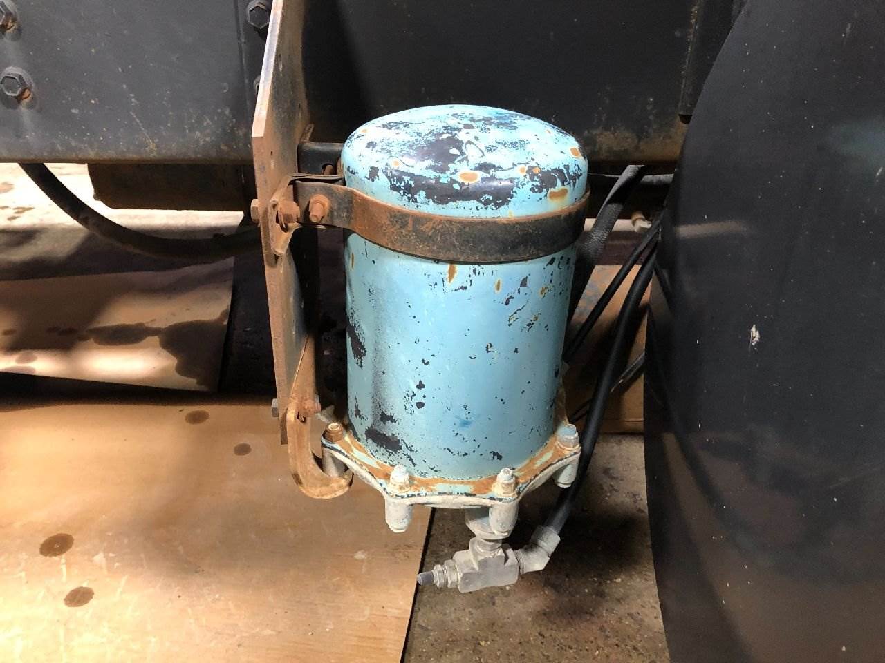 1994 Bendix AD9 Air Dryer for a International 8200 For Sale Des