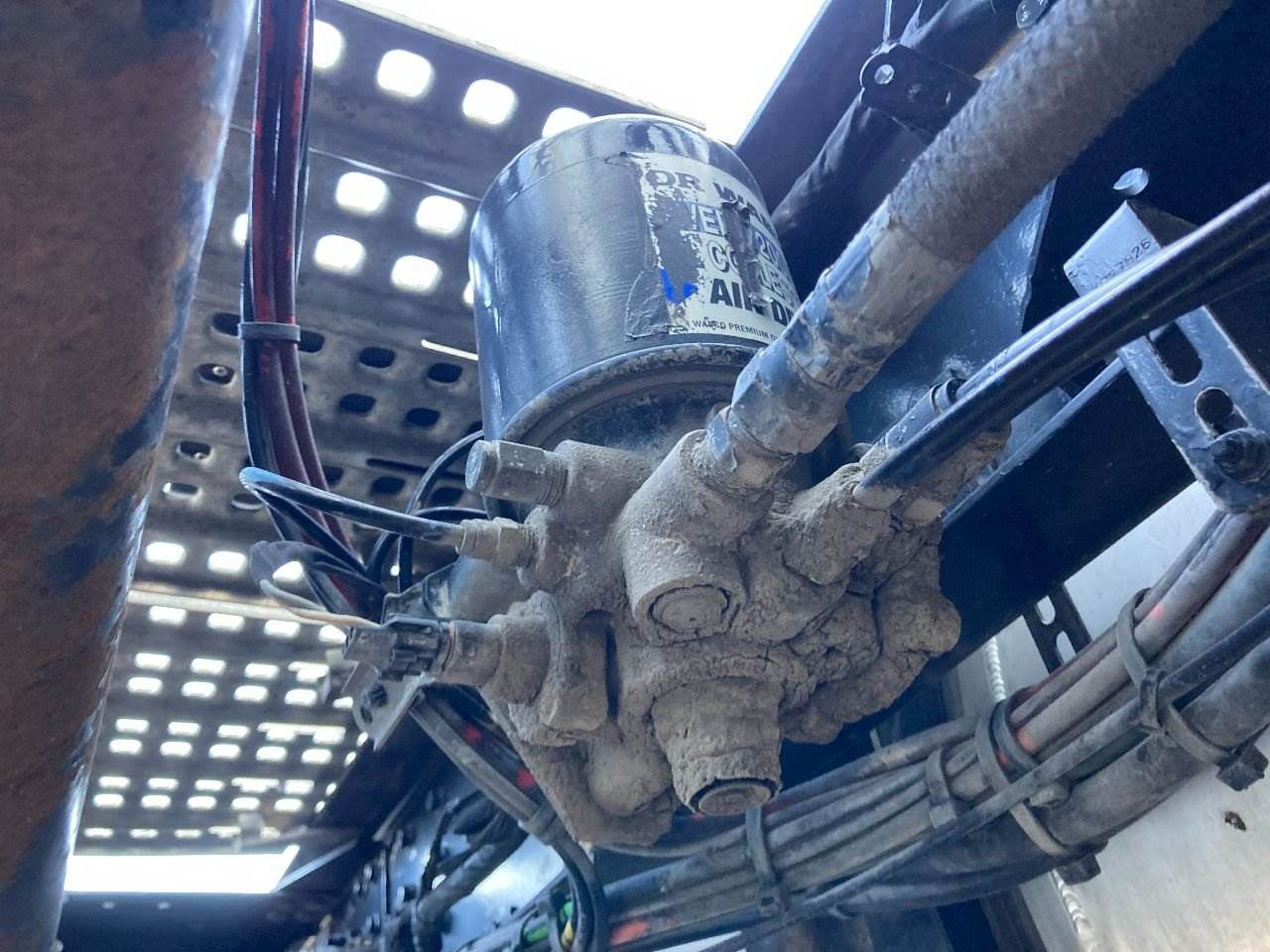 2014 Meritor R955082 Air Dryer for a Volvo VNL For Sale Kansas City