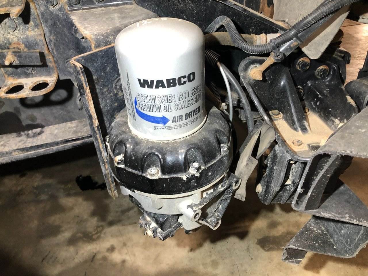 2016 Meritor S4324711010 Air Dryer for a Freightliner Cascadia For Sale