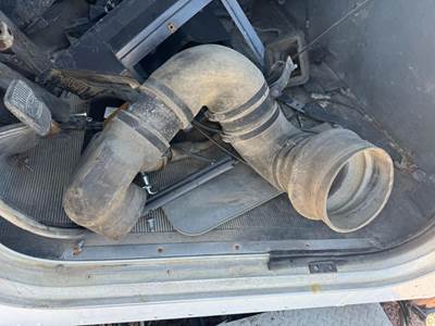 Cummins ISL Air Transfer Tube for a Peterbilt 357