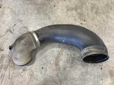 Detroit DD15 Air Transfer Tube for a Freightliner Cascadia