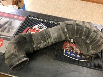 International 9200 Air Transfer Tube