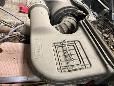 International 9400 Air Transfer Tube