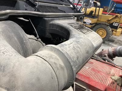 International 9400 Air Transfer Tube