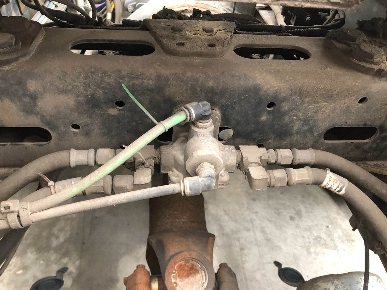 2015 Bendix 021560 Air Valve for a Freightliner Cascadia For Sale