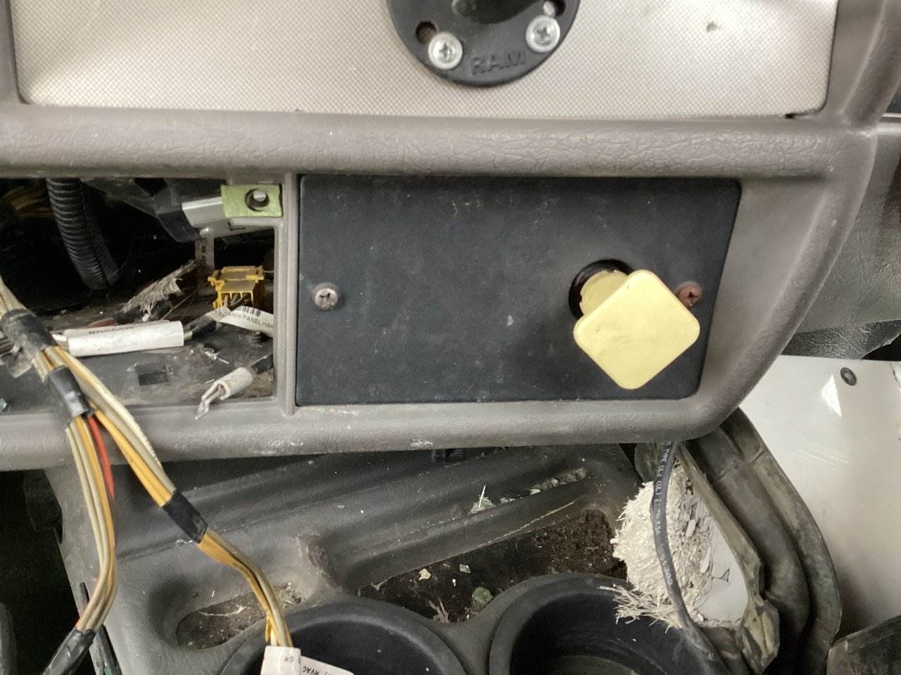 2014 Bendix 5002716 Air Valve for a Kenworth T370 For Sale Spencer