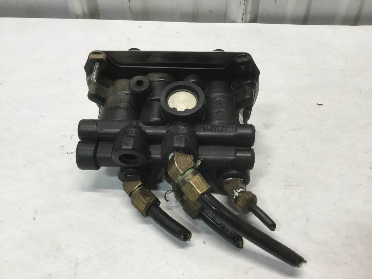 1992 Bendix 800523 Air Valve for a Peterbilt 379 For Sale Sioux Falls
