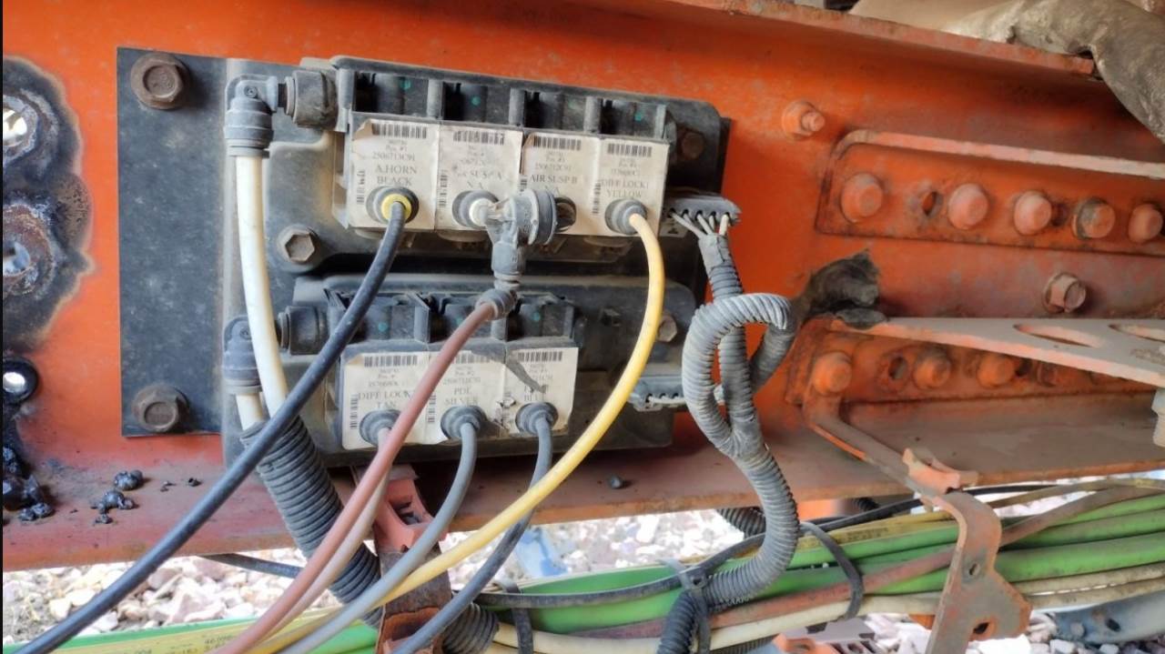 2016 Freightliner 1215354000 Air Valve for a International Lonestar