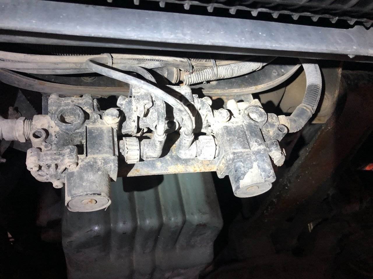 2006 032143 Air Valve for a Freightliner Columbia 120 For Sale Des