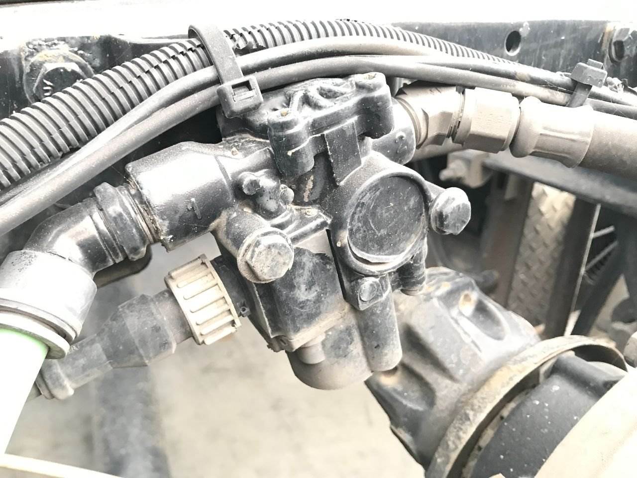 2016 Wabco 4005001010 Air Valve for a Freightliner Cascadia For Sale