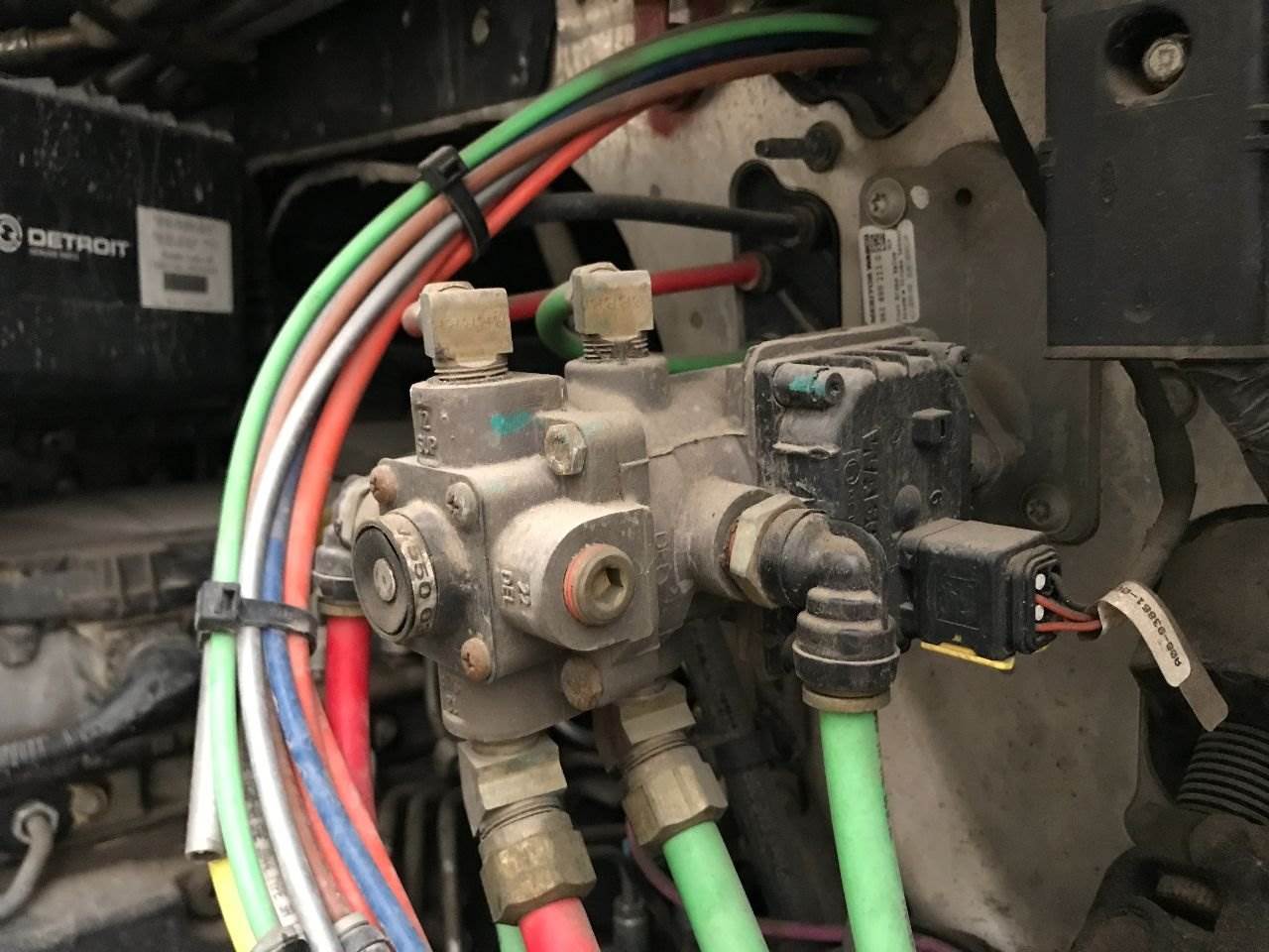 2019 Wabco 4005001010 Air Valve for a Freightliner Cascadia For Sale