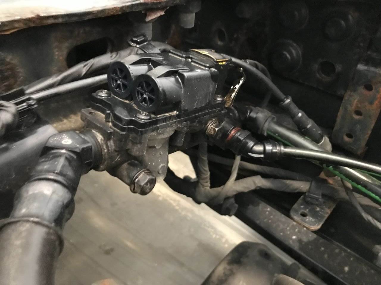 2019 Wabco 4005001010 Air Valve for a Freightliner Cascadia For Sale