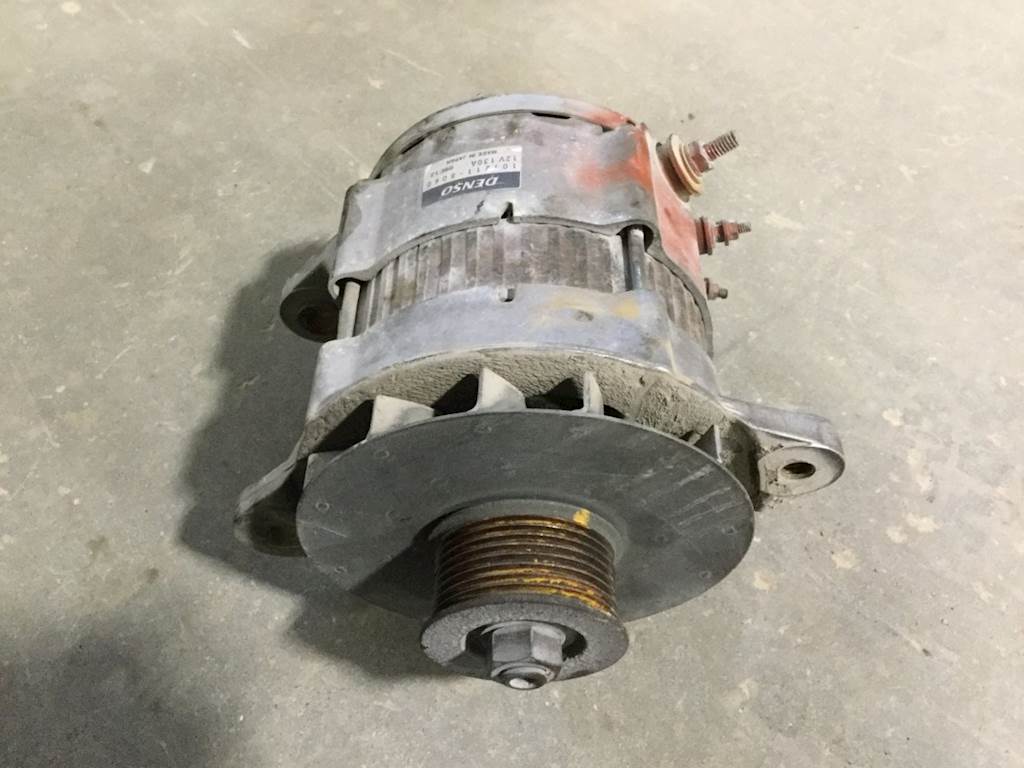 2004 Freightliner Century Class 112 Alternator for a Freightliner C112 Century For Sale Kansas