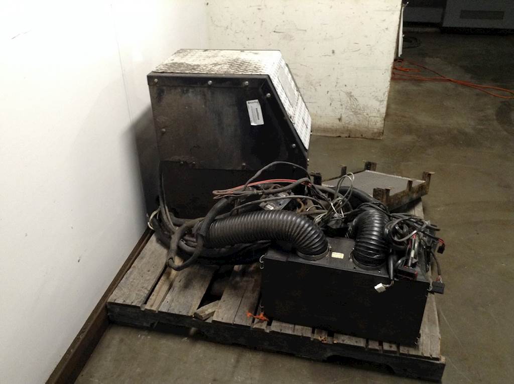 2013 Thermo King TRIPAC Auxiliary Power Unit (APU) for a Peterbilt 587