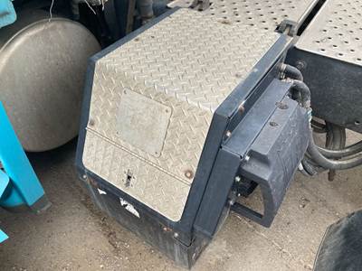 Thermo King TRIPAC Auxiliary Power Unit (APU) for a Freightliner Cascadia