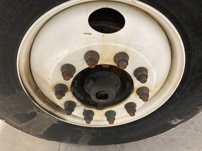 Detroit AF-10.0-3 Front Axle Assembly for a Freightliner M2 106