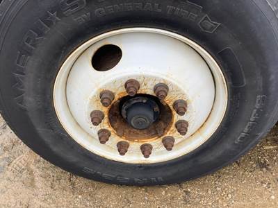 Detroit AF-10.0-3 Front Axle Assembly for a Freightliner M2 106