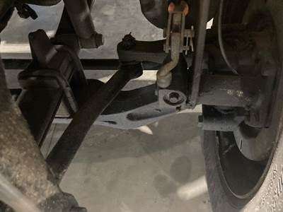 Detroit AF-10.0-3 Front Axle Assembly for a Freightliner M2 106