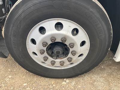 Detroit AF-12.0-3 Front Axle Assembly for a Freightliner Cascadia