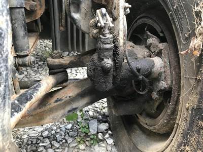 Detroit AF-12.0-3 Front Axle Assembly for a Freightliner Cascadia