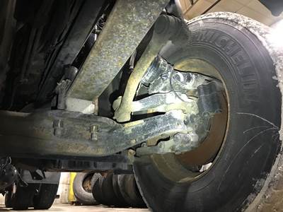 Detroit AF-12.0-3 Front Axle Assembly for a Freightliner Cascadia