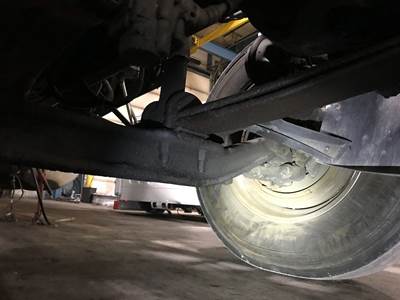 Detroit AF-12.0-3 Front Axle Assembly for a Freightliner Coronado