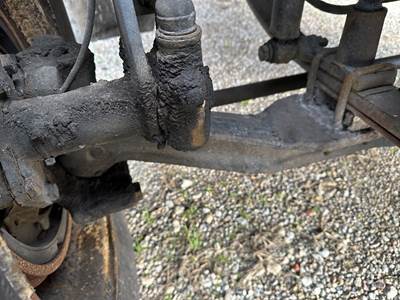 Detroit AF-12.0-3 Front Axle Assembly for a Freightliner M2 106