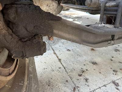 Detroit AF-12.0-3 Front Axle Assembly for a Freightliner Cascadia