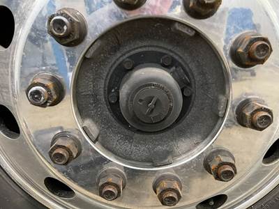 Detroit AF-13.3-3 Front Axle Assembly for a Freightliner Cascadia