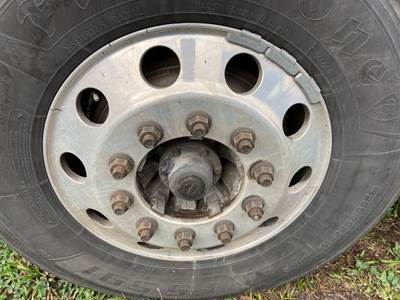 Detroit AF-13.3-3 Front Axle Assembly for a Freightliner Cascadia