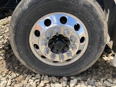 Detroit AF-13.3-3 Front Axle Assembly for a Western Star 5700