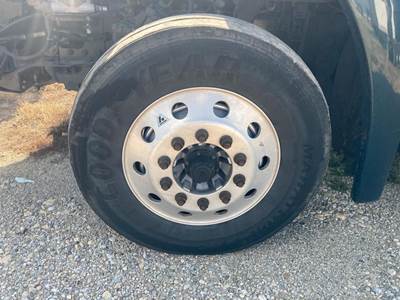 Detroit AF-13.3-3 Front Axle Assembly for a Freightliner Cascadia