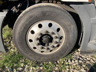 Detroit AF-13.3-3 Front Axle Assembly for a Freightliner Cascadia