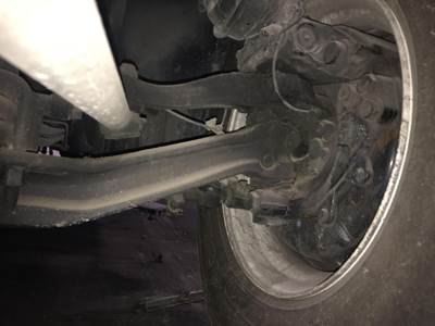 Detroit AF-13.3-3 Front Axle Assembly for a Freightliner Cascadia