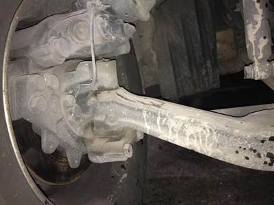Detroit AF-13.3-3 Front Axle Assembly for a Freightliner Cascadia