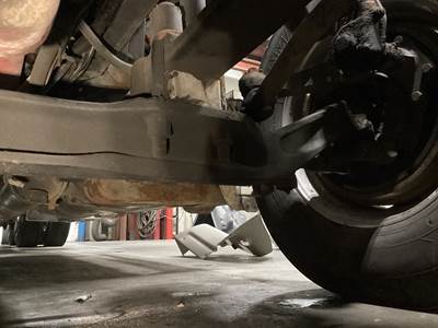 Detroit AF-13.3-3 Front Axle Assembly for a Freightliner Cascadia