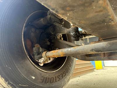 Detroit AF-13.3-3 Front Axle Assembly for a Freightliner M2 106