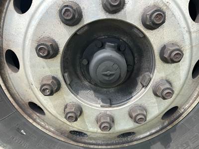 Detroit AF-13.3-3 Front Axle Assembly for a Freightliner Cascadia