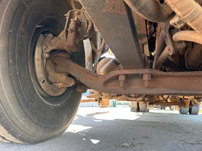 Detroit AF-13.3-3 Front Axle Assembly for a Freightliner 108SD