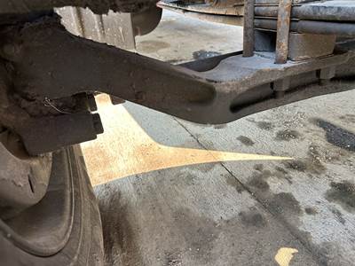 Detroit AF-13.3-3 Front Axle Assembly for a Freightliner Cascadia