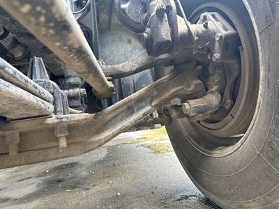 Detroit AF-13.3-3 Front Axle Assembly for a Freightliner Cascadia