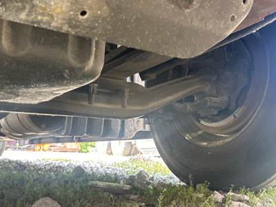 Detroit AF-13.3-3 Front Axle Assembly for a Freightliner Cascadia