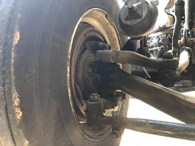 Detroit F-12.5-3N Front Axle Assembly for a Freightliner Cascadia