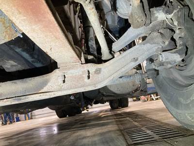 Detroit F-12.5-3N Front Axle Assembly for a Freightliner Coronado