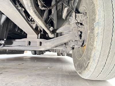 Detroit F-12.5-3N Front Axle Assembly for a Freightliner Cascadia