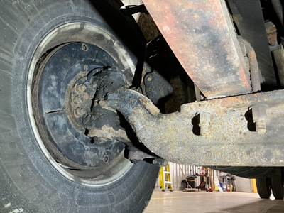 Eaton 971426 Front Axle Assembly for a Kenworth T370