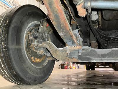 Eaton 971426 Front Axle Assembly for a Kenworth T370